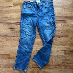 Universal Thread Straight Jean